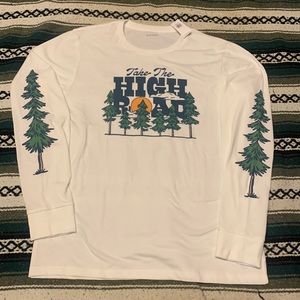 Old Navy Mens size Large white long sleeve T-shirt. “Take the High Road” print